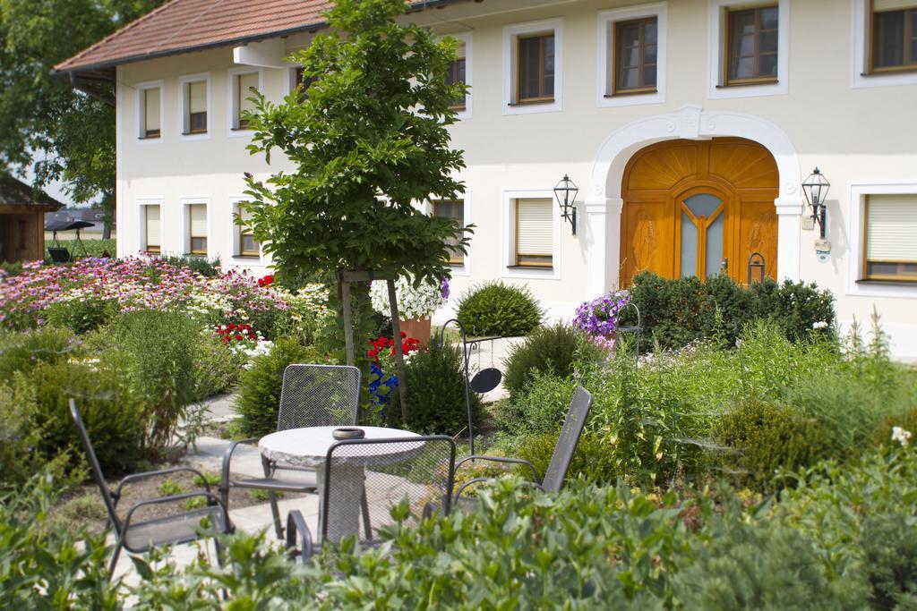 Bauernhofpension Herzog Zu Laah Linz Exterior photo